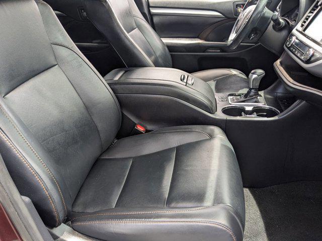 Photo of 2019 Ooh La La Rouge Mica Toyota Highlander