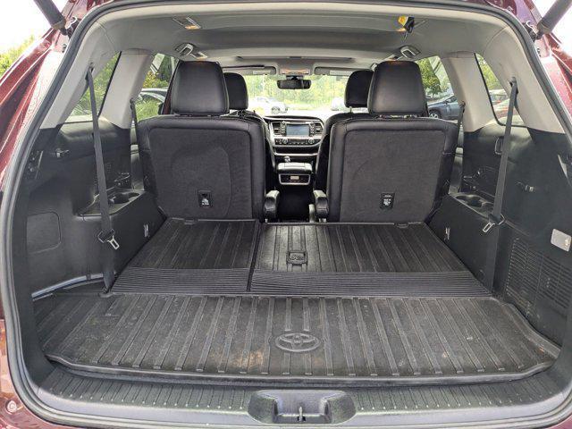 Photo of 2019 Ooh La La Rouge Mica Toyota Highlander