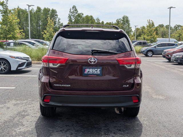 Photo of 2019 Ooh La La Rouge Mica Toyota Highlander