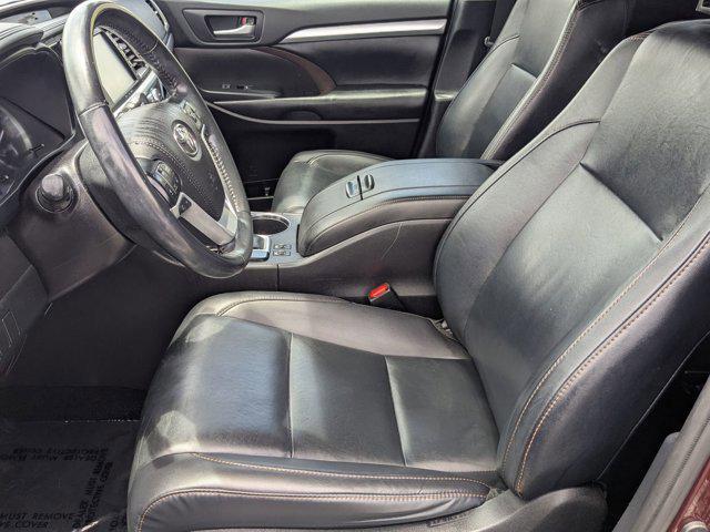 Photo of 2019 Ooh La La Rouge Mica Toyota Highlander