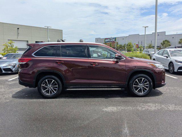 Photo of 2019 Ooh La La Rouge Mica Toyota Highlander