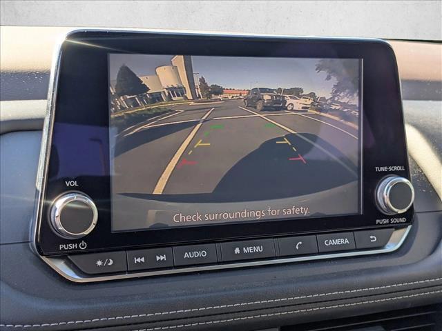 Photo of 2021 Glacier White Nissan Rogue