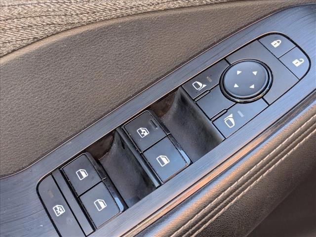 Photo of 2021 Glacier White Nissan Rogue