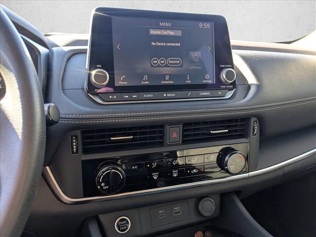 Photo of 2021 Glacier White Nissan Rogue