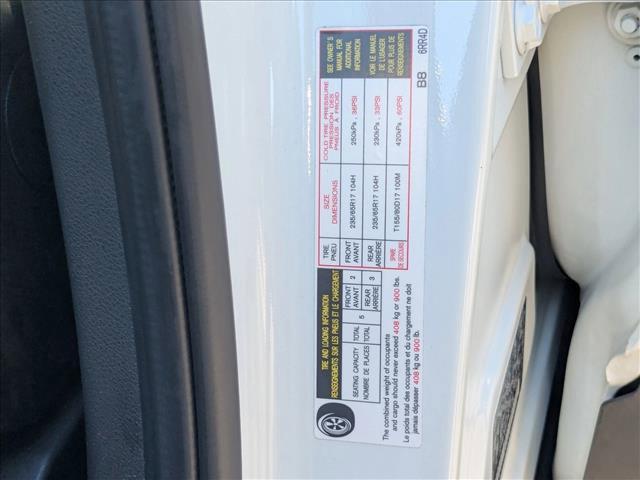 Photo of 2021 Glacier White Nissan Rogue