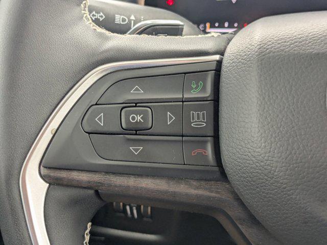 Photo of 2025 Bright White Clearcoat Jeep Grand Cherokee