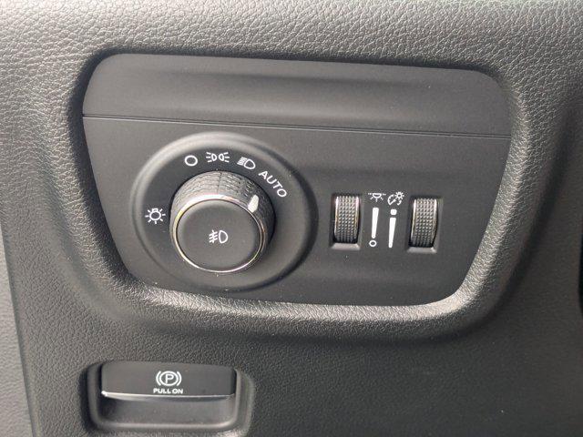 Photo of 2025 Bright White Clearcoat Jeep Grand Cherokee