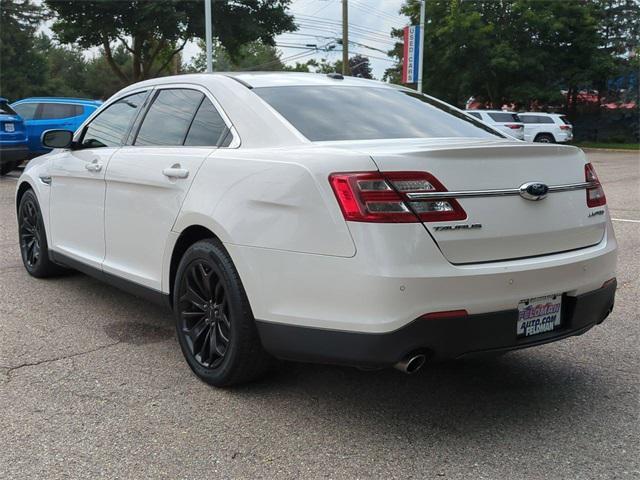 Photo of 2019 WHITE PLATINUM MET TRI-COAT Ford Taurus