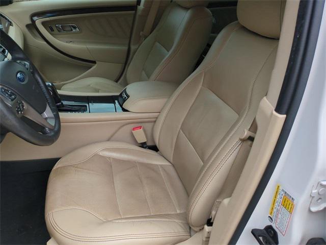 Photo of 2019 WHITE PLATINUM MET TRI-COAT Ford Taurus