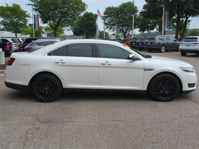 Photo of 2019 WHITE PLATINUM MET TRI-COAT Ford Taurus