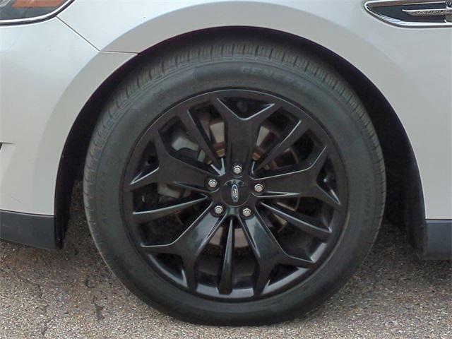 Photo of 2019 WHITE PLATINUM MET TRI-COAT Ford Taurus