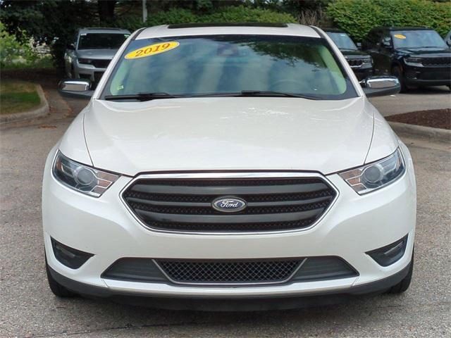 Photo of 2019 WHITE PLATINUM MET TRI-COAT Ford Taurus
