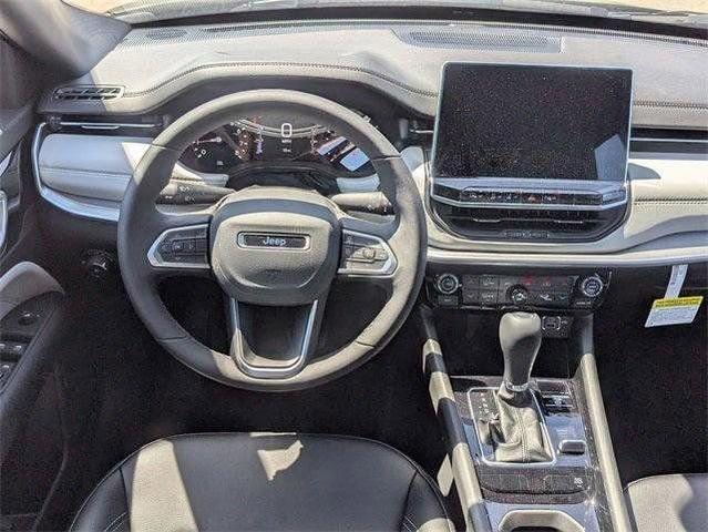 Photo of 2025 Diamond Black Crystal Pearl-Coat Exterior Paint Jeep Compass