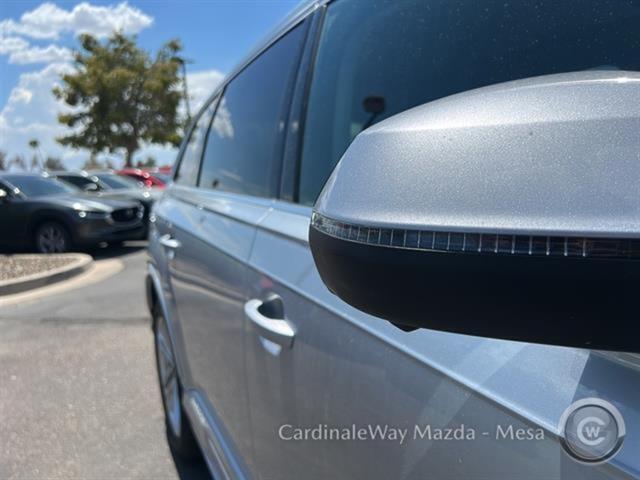 Photo of 2022 Florett Silver Metallic Audi Q7