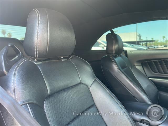 Photo of 2022 OXFORD WHITE Ford Mustang