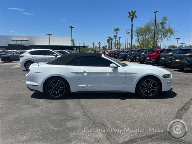Photo of 2022 OXFORD WHITE Ford Mustang