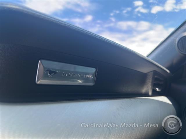 Photo of 2022 OXFORD WHITE Ford Mustang