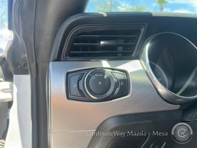 Photo of 2022 OXFORD WHITE Ford Mustang