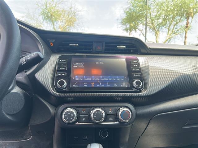 Photo of 2023 Aspen White Tricoat/Super Black Nissan Kicks