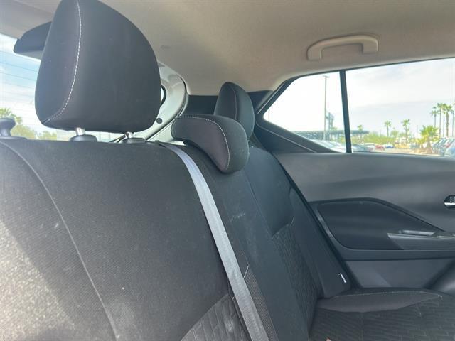 Photo of 2023 Aspen White Tricoat/Super Black Nissan Kicks