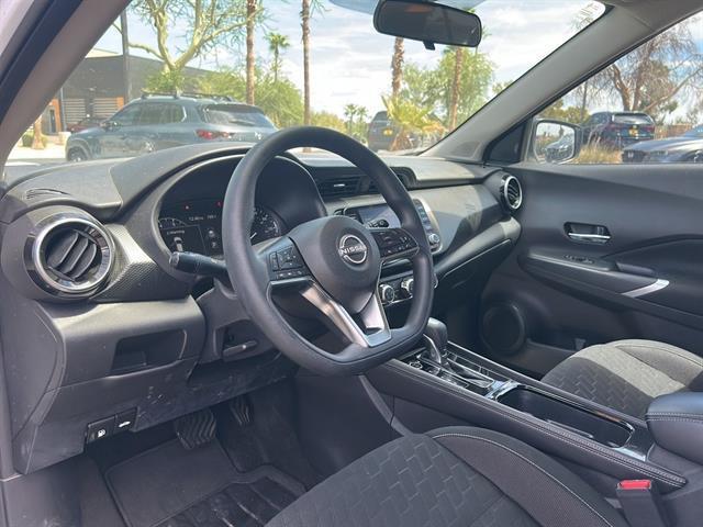 Photo of 2023 Aspen White Tricoat/Super Black Nissan Kicks
