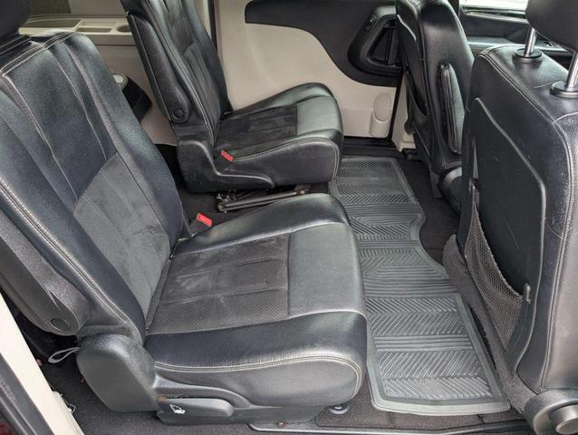 Photo of 2018 Red Dodge Grand Caravan