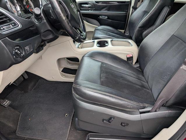 Photo of 2018 Red Dodge Grand Caravan