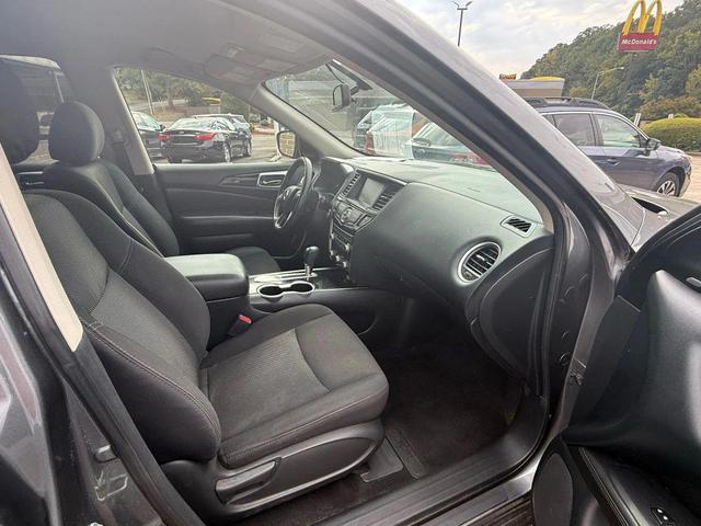 Photo of 2020 Gun Metallic Nissan Pathfinder
