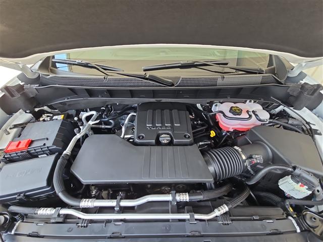 Photo of 2025 Summit White Chevrolet Silverado 1500