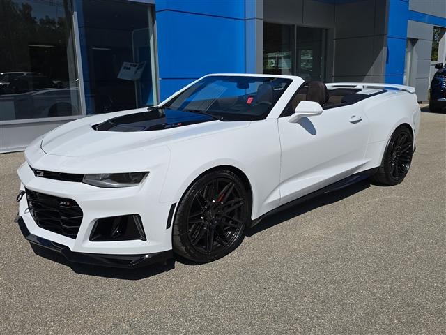 Photo of 2018 Summit White Chevrolet Camaro