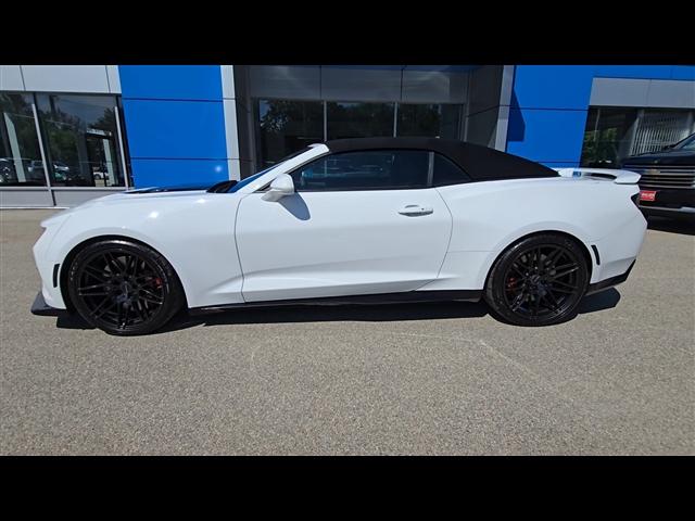 Photo of 2018 Summit White Chevrolet Camaro