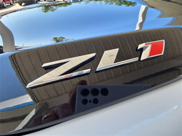 Photo of 2018 Summit White Chevrolet Camaro