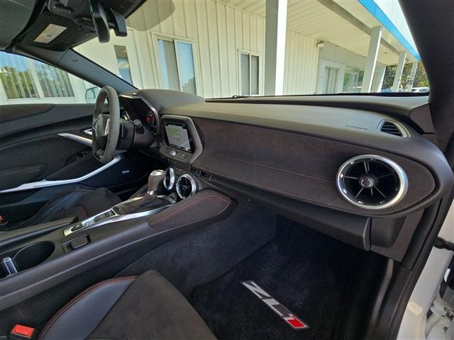 Photo of 2018 Summit White Chevrolet Camaro