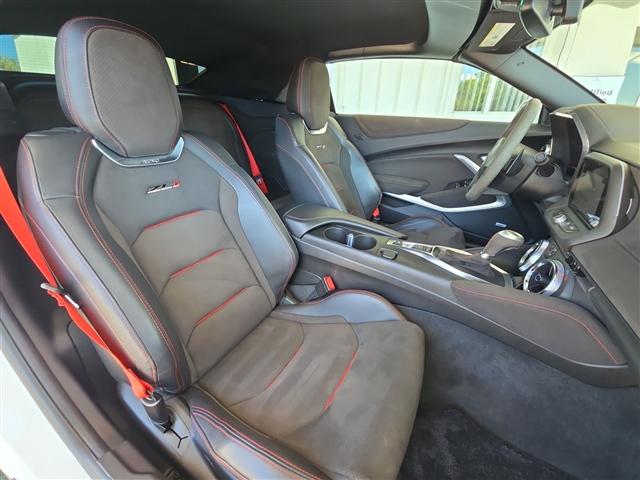 Photo of 2018 Summit White Chevrolet Camaro