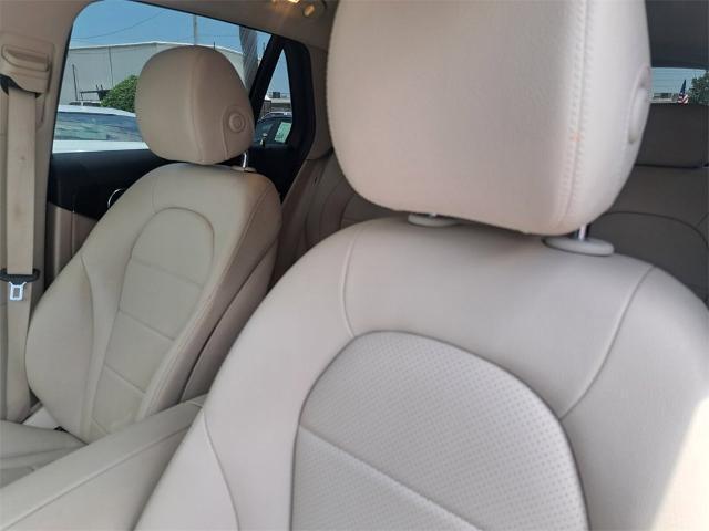 Photo of 2021 Polar White Mercedes-Benz GLC 300