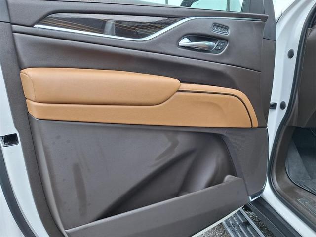 Photo of 2021 Crystal White Tri-Coat Cadillac Escalade