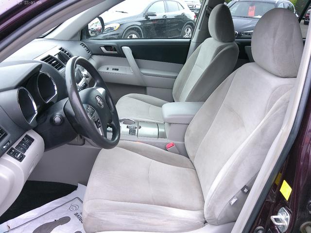 Photo of 2011 BURGUNDY Toyota Highlander