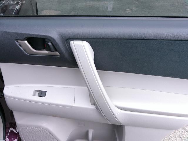 Photo of 2011 BURGUNDY Toyota Highlander