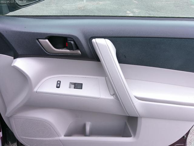 Photo of 2011 BURGUNDY Toyota Highlander