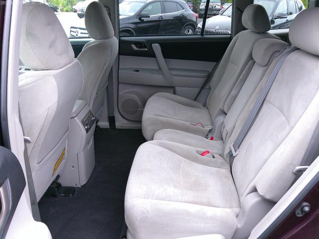 Photo of 2011 BURGUNDY Toyota Highlander