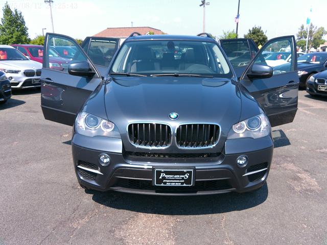 Photo of 2011 GRAY BMW X5