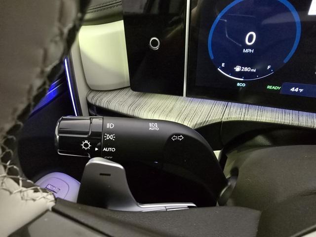 Photo of 2025 Serenity White Hyundai SANTA FE HEV
