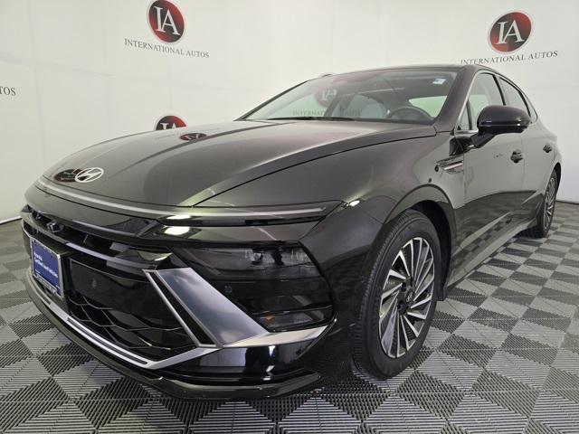 Photo of 2024 Onyx Black Hyundai SONATA Hybrid