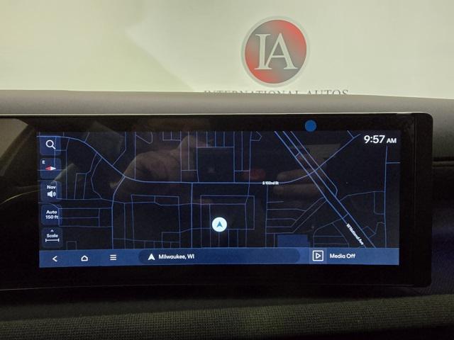 Photo of 2025 Atlas White Hyundai SANTA CRUZ
