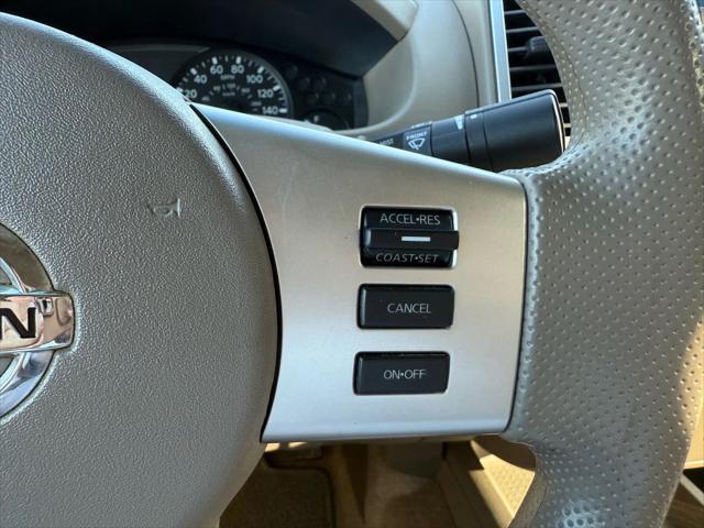 Photo of 2013 Glacier White Nissan Frontier