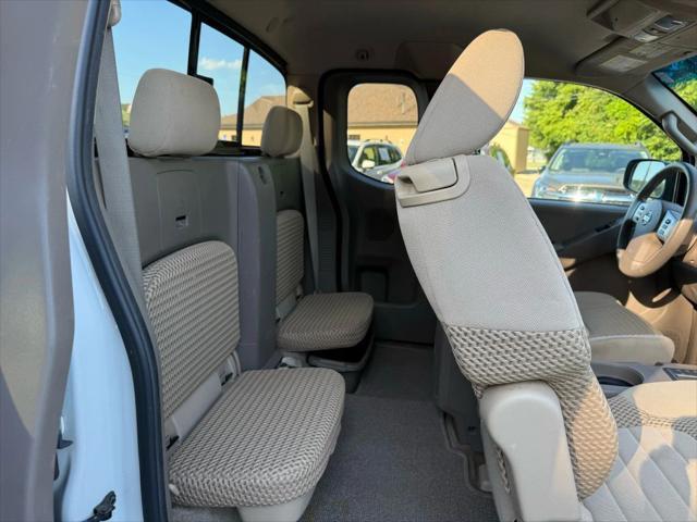 Photo of 2013 Glacier White Nissan Frontier