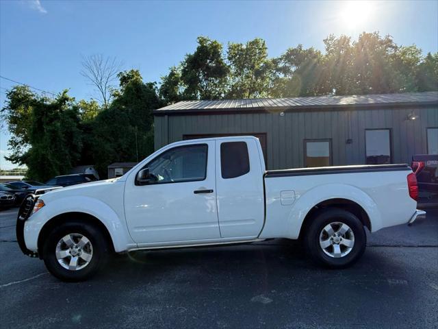Photo of 2013 Glacier White Nissan Frontier