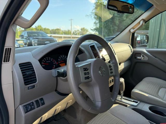 Photo of 2013 Glacier White Nissan Frontier