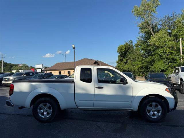 Photo of 2013 Glacier White Nissan Frontier