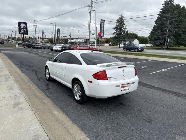 Photo of 2008 Summit White Pontiac G5